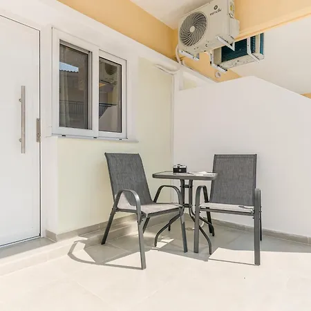 Ξενοδοχείο με διαμερίσματα Sarikas Πολύχρονο