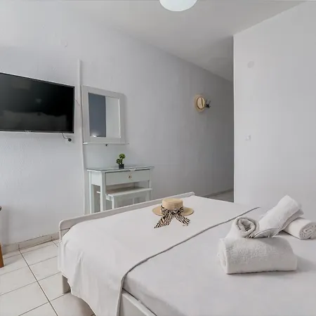 Sarikas Apart-hotel Polychrono