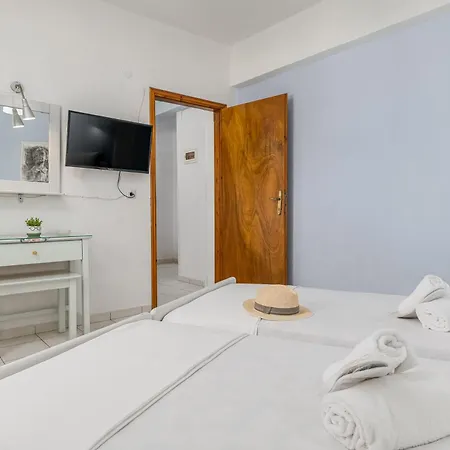 Ξενοδοχείο με διαμερίσματα Sarikas Πολύχρονο