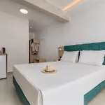 Sarikas شقة فندقية بوليخرونو